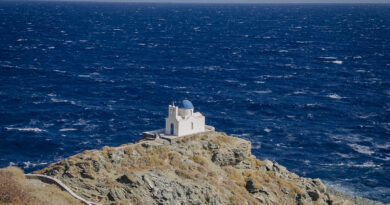 Sifnos, the gastronomic Greek island (3): lunch at Omega 3 and Loggia wine bar in Kastro