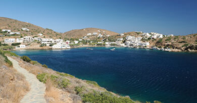 Sifnos, the gastronomic Greek island (5) Chrysopigi Tavern, Faros, Vahti Bay and Manolis 